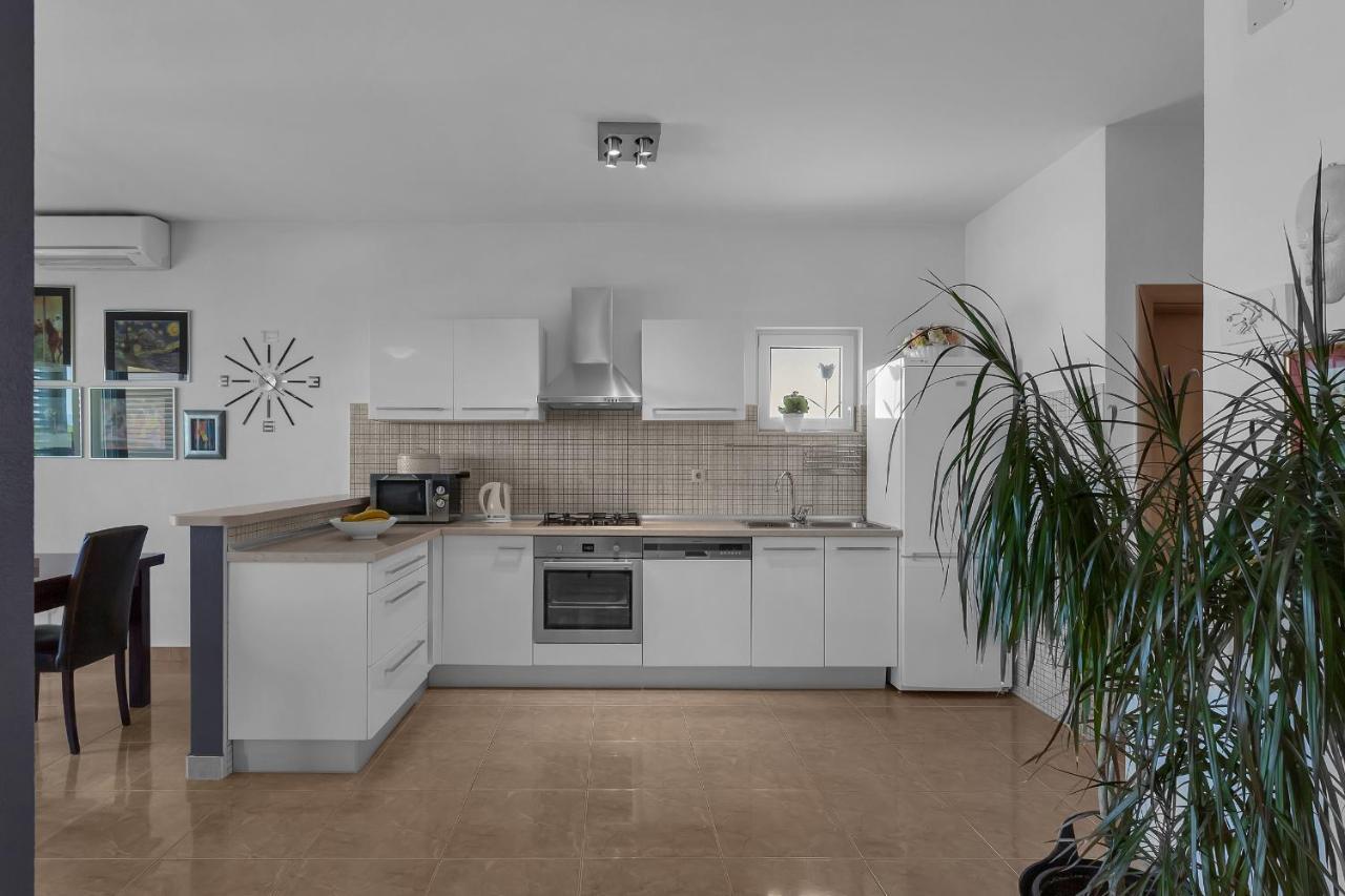Stunning City View Apartment Makarska Zewnętrze zdjęcie